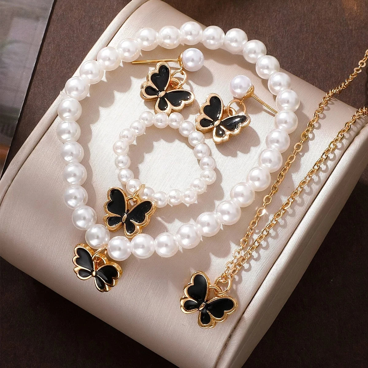 Peris Gems BK / 50cm Lucky Five-petal Flower Five-leaf Clover Bracelet Earrings Necklace Three-piece set for woman Stylish Accessories Party Jewelry Lucky Five-petal Flower Five-leaf Clover Bracelet Earrings Necklace Three-piece set for woman Stylish Accessories Party Jewelry SHEIN Amazon Temu